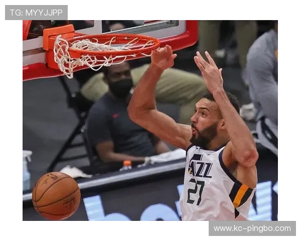 卡里姆·阿布杜尔-贾巴尔背身单打拉开内线威胁提升得分稳定性